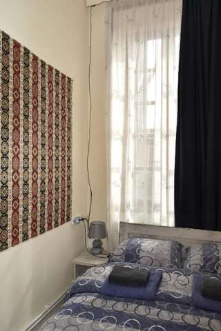 Гостевой дом Le Petit Тбилиси Двухместный номер с 1 кроватью и общей ванной комнатой-2