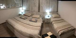 Гостевой дом Le Petit Тбилиси Двухместный номер с двуспальной кроватью и дополнительной кроватью-1