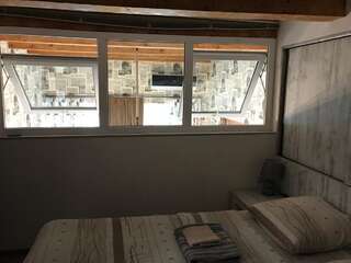 Гостевой дом Le Petit Тбилиси Двухместный номер с двуспальной кроватью и дополнительной кроватью-4