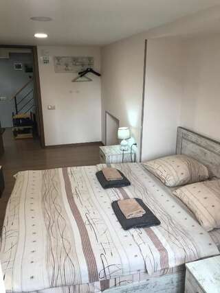 Гостевой дом Le Petit Тбилиси Двухместный номер с 1 кроватью и общей ванной комнатой-6