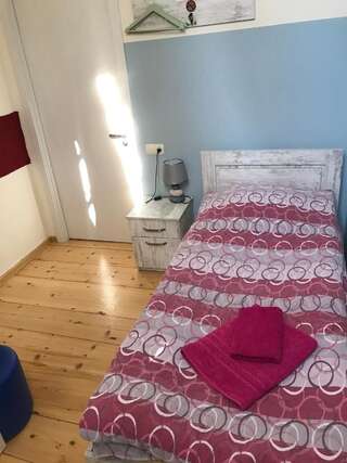 Гостевой дом Le Petit Тбилиси Одноместный номер с общей ванной комнатой-1